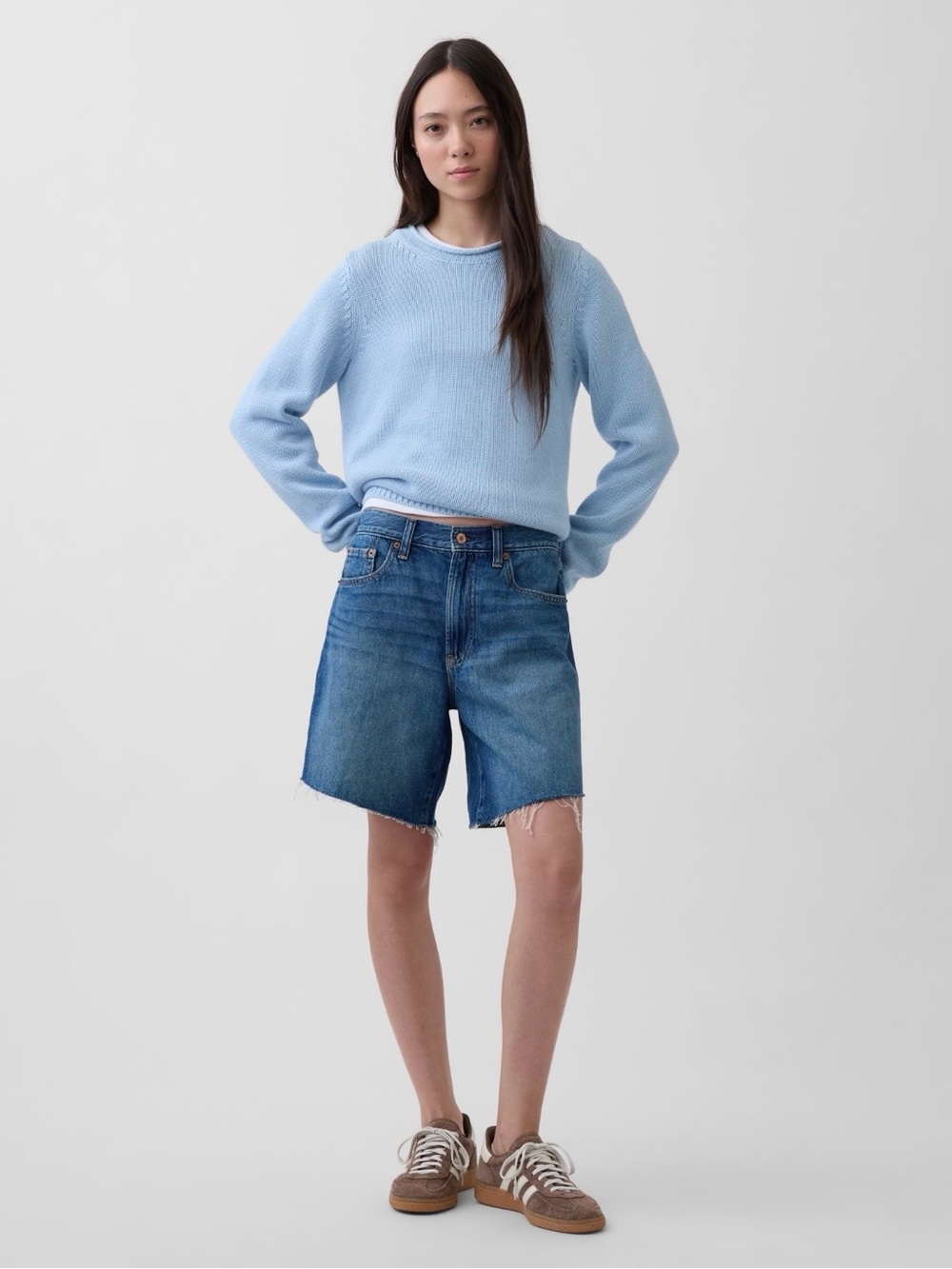Gap 8” Mid-Rise Loose Denim Bermuda Shorts.  Medium wash. Size 31/12 T.